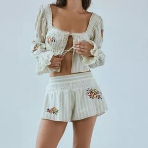 Kimchi Blue Cream Floral Set